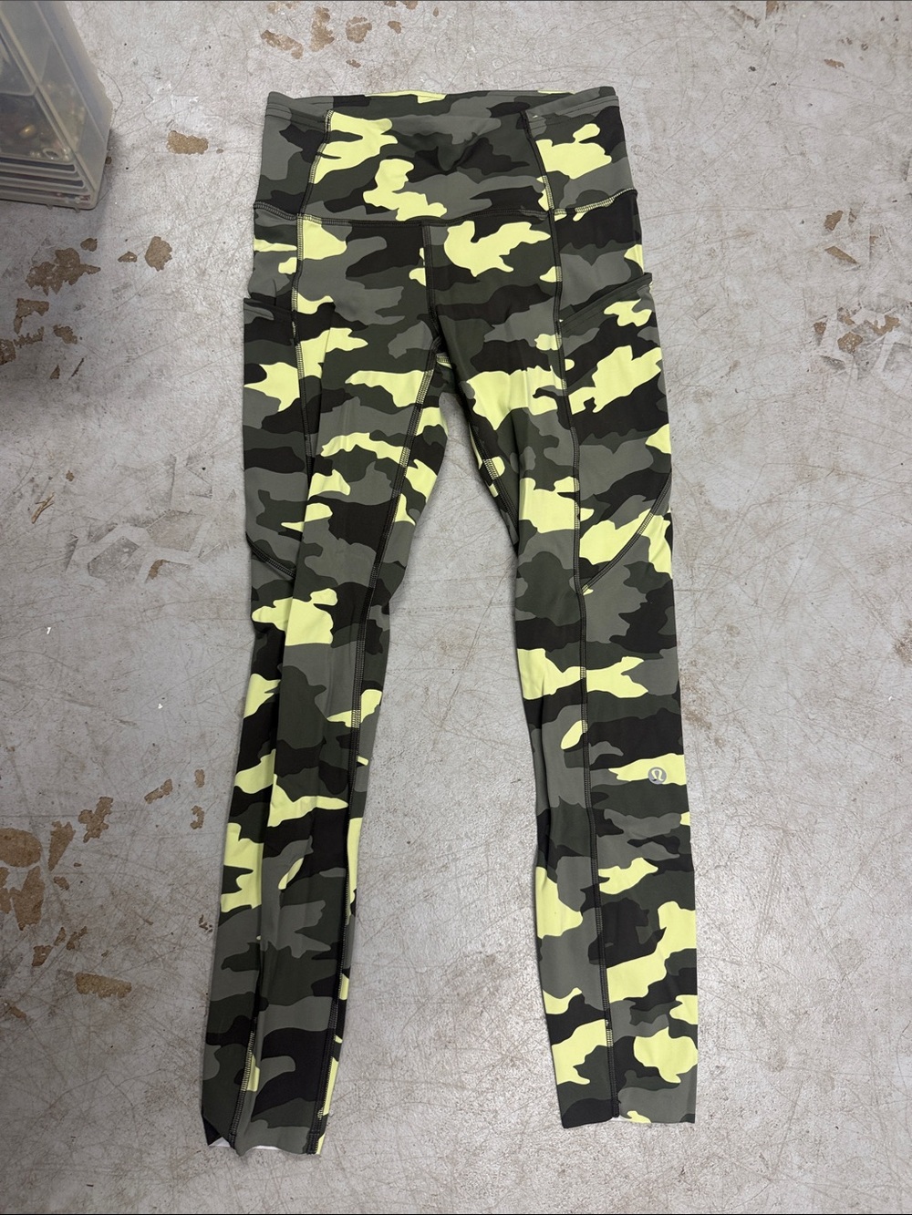 LULULEMON Size 4 NWOT Camo Performance Leggings - Neon Green & Olive